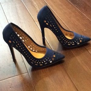 Blue pumps. Perfect for a night out,
